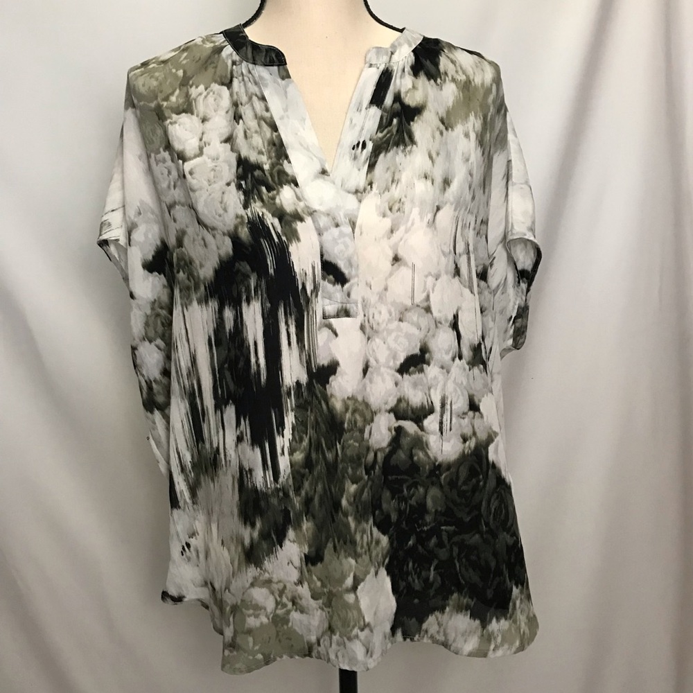 VIOLET + CLAIRE Floral Poncho Tank Top Blouse